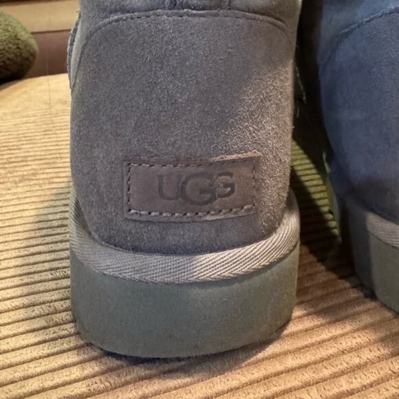 UGG Classic Mini II - Picture 2 of 4